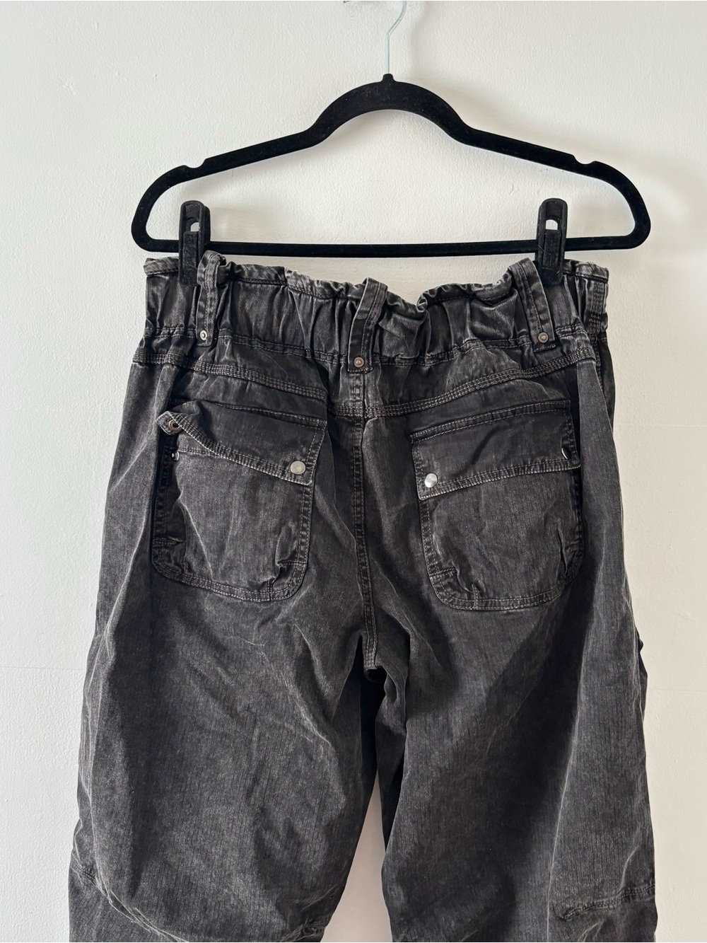 We The Free Can’t Compare Slouch Pants Jeans Cargo Distressed Faded Black - Picture 8 of 9